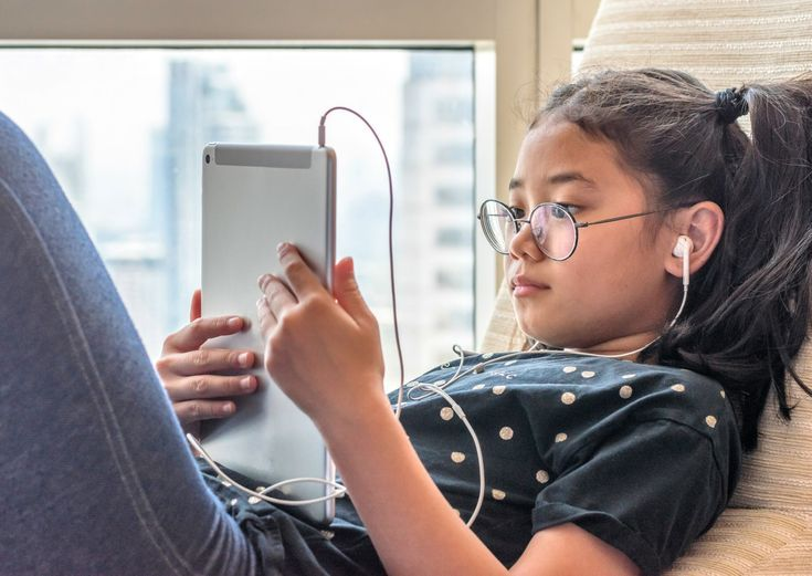 With no structured activities, kids often resort to excessive screen time, which hinders their creativity and active engagement, thus making them sluggish.